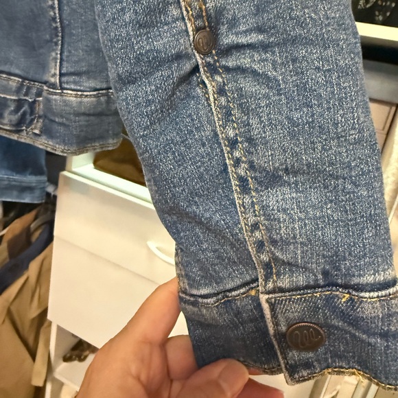 Wrangler Denim Jacket with Sherpa Collar - Picture 6 of 8